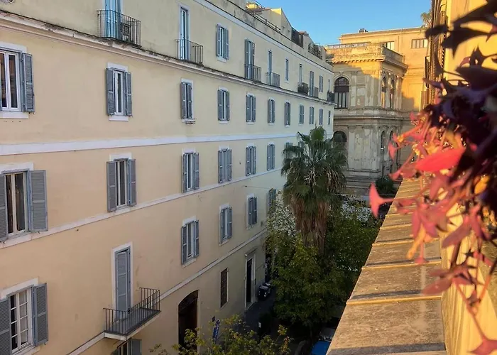 Apartment Three Separate Homes In Historic Areas Of Rome, Two Next To The Colosseum, One Next To The Vatican, Both Near Metro Stations