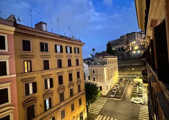 Three Separate Homes In Historic Areas Of Rome, Two Next To The Colosseum, One Next To The Vatican, Both Near Metro Stations *