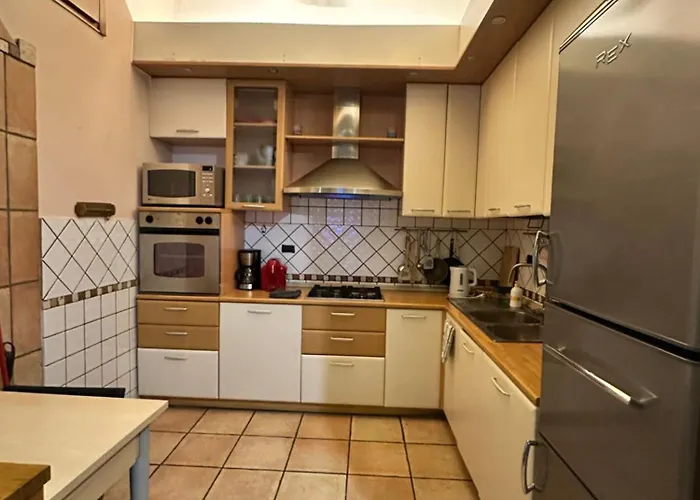 Three Separate Homes In Historic Areas Of Rome, Two Next To The Colosseum, One Next To The Vatican, Both Near Metro Stations Apartment Rom