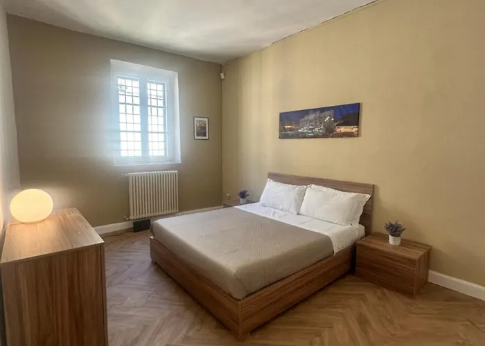 Apartment Three Separate Homes In Historic Areas Of Rome, Two Next To The Colosseum, One Next To The Vatican, Both Near Metro Stations