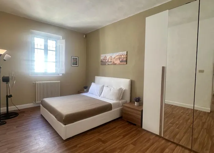 Apartment Three Separate Homes In Historic Areas Of Rome, Two Next To The Colosseum, One Next To The Vatican, Both Near Metro Stations Rom