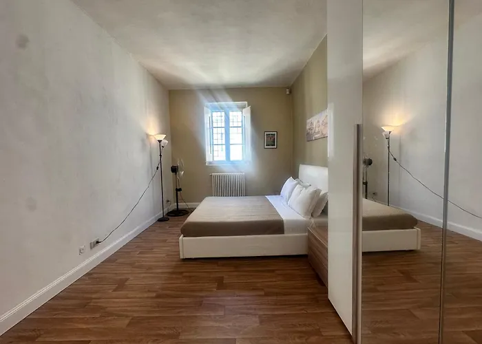 Three Separate Homes In Historic Areas Of Rome, Two Next To The Colosseum, One Next To The Vatican, Both Near Metro Stations * Rom